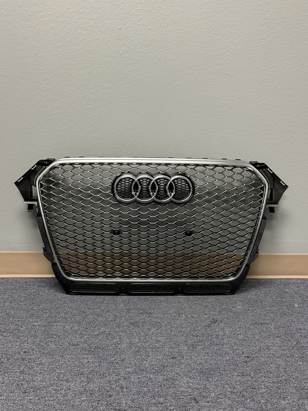 AUDI RS4 AVANT B8 FRONT GRILLE 8K0853651R MOJ 8K0853651RMOJ NEW Genuine