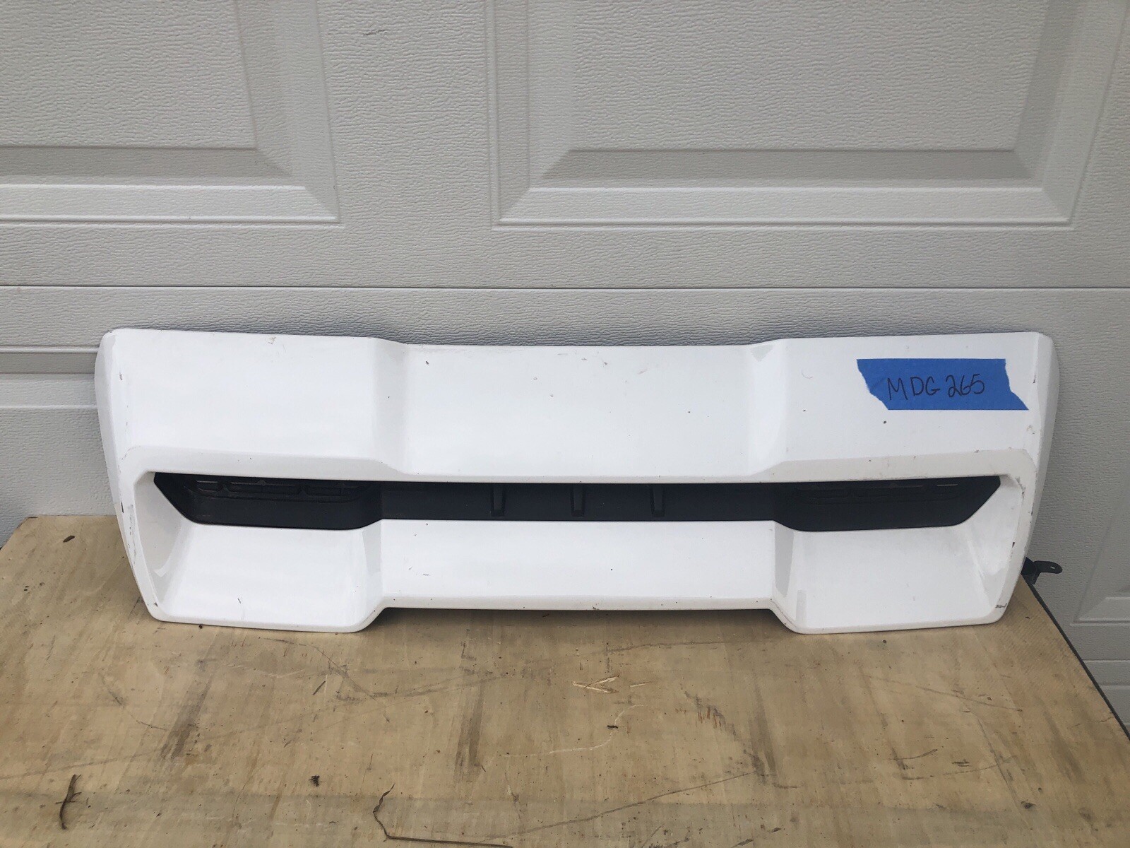OEM 2021-2023 GMC Sierra 2500 3500 6.6L Hood Vent WHITE 84802203