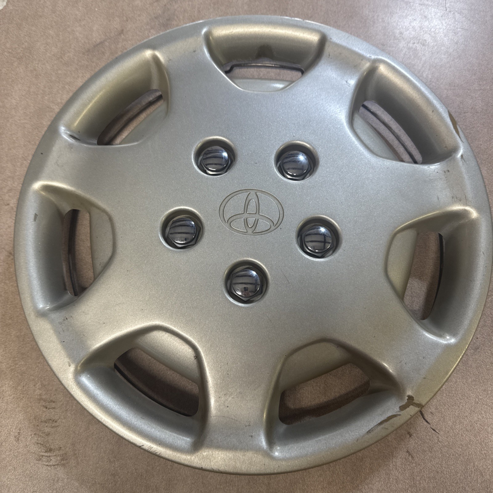 1991 to 1994 Toyota Camry 14” hubcap wheel cover 42621-06020