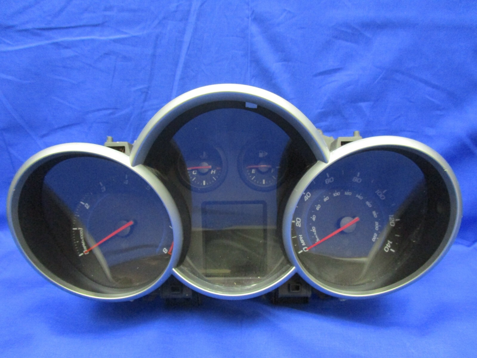 11 2011 Chevrolet Cruze LS Speedometer Instrument Gauge Cluster PN 95018203