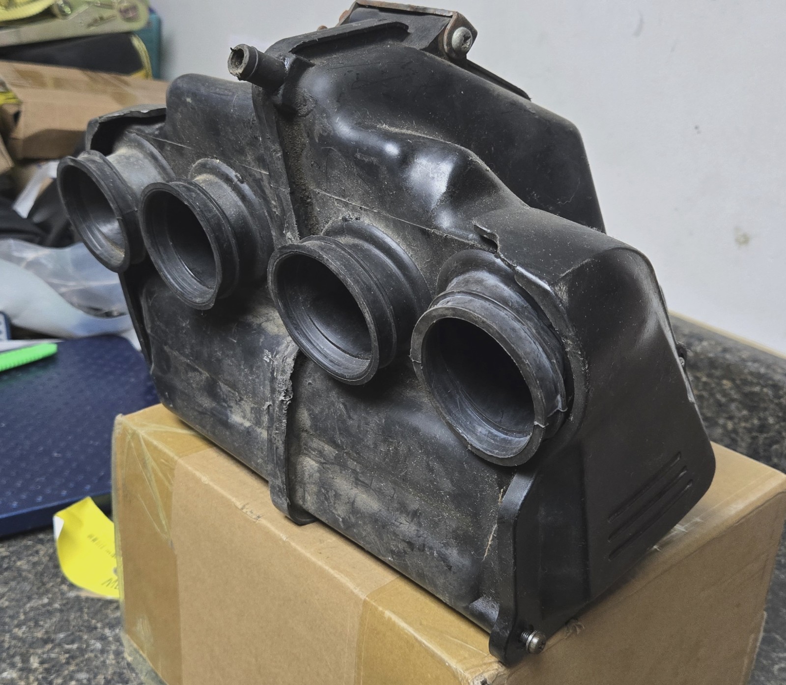79-83 Honda CB750 CB 750 F Super Sport air box Airbox Aircleaner Boots Side Cvrs 79-83 Honda CB750 CB 750 F Super Sport air box Airbox Aircleaner Boots Side Cvrs