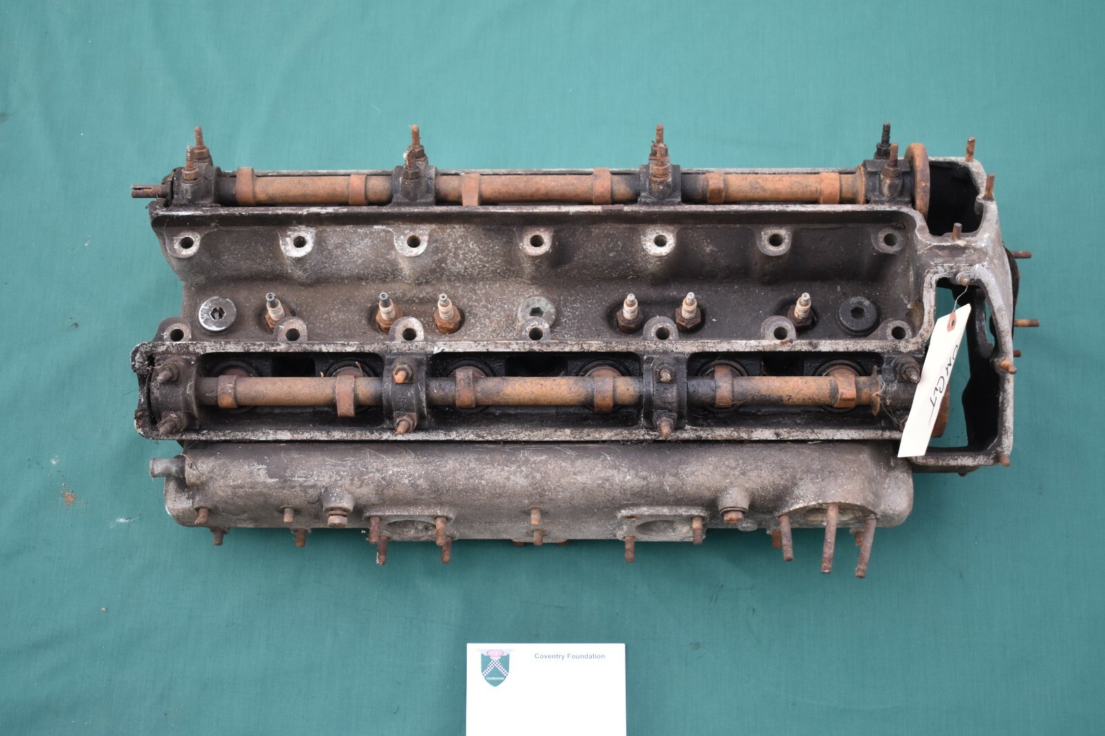 Jaguar XK120 cylinder head with intake manifold
