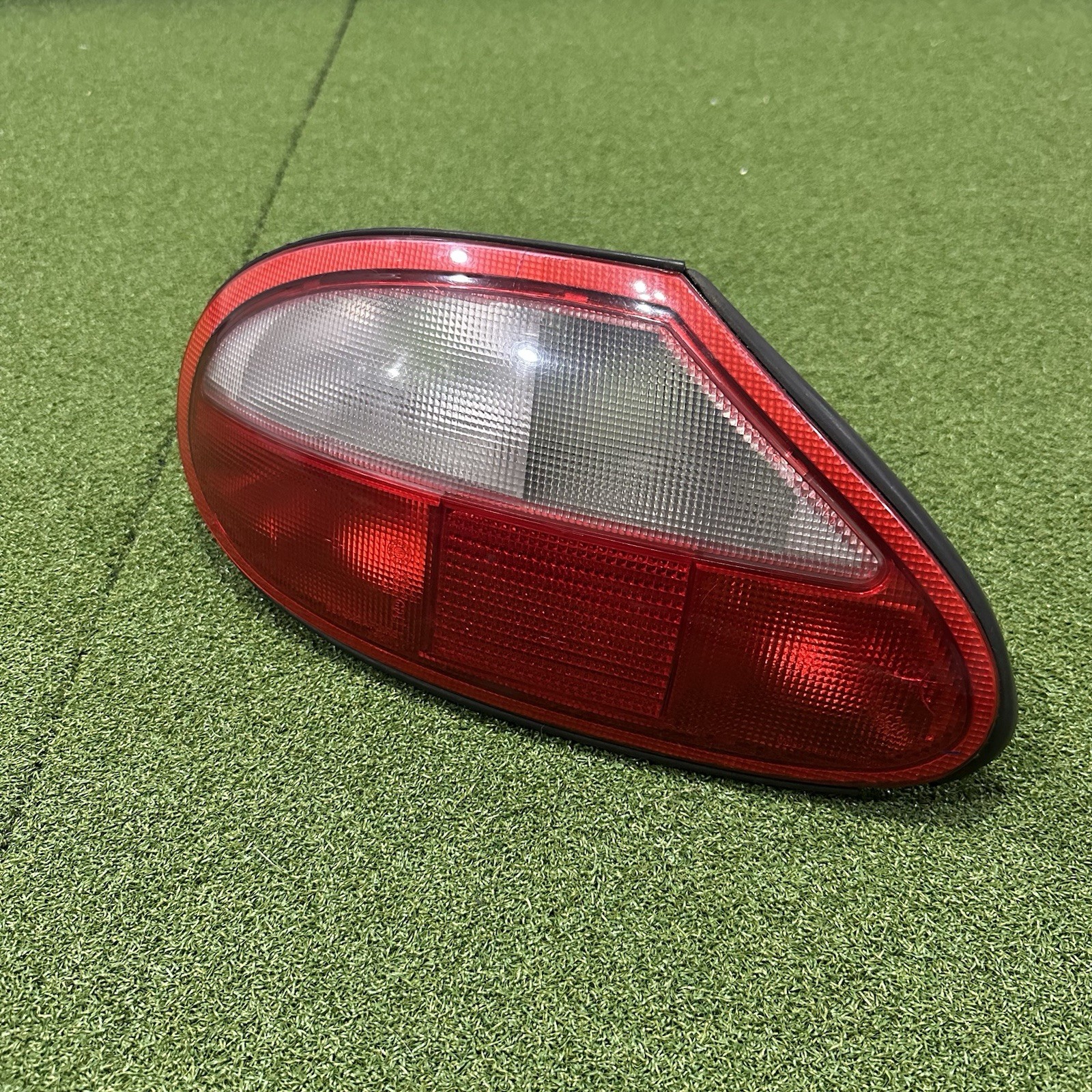 97-00 Jaguar X100 XK8 XKR Rear Left Driver Side Tail Light LJA4900BD *Note* 97-00 Jaguar X100 XK8 XKR Rear Left Driver Side Tail Light LJA4900BD *Note*