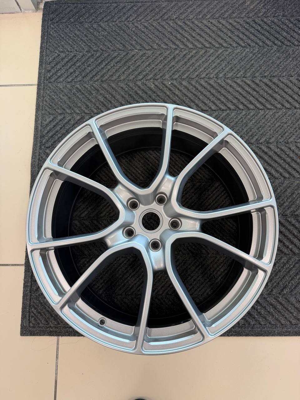 Ferrari Grey Multispoke 488 wheel kit 70003878