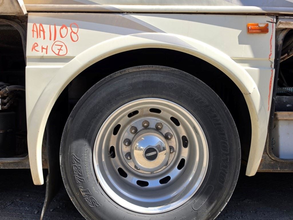 2006 National Tropical LX T370 USED RV Coach Right Rear Wheel Fender Panel 