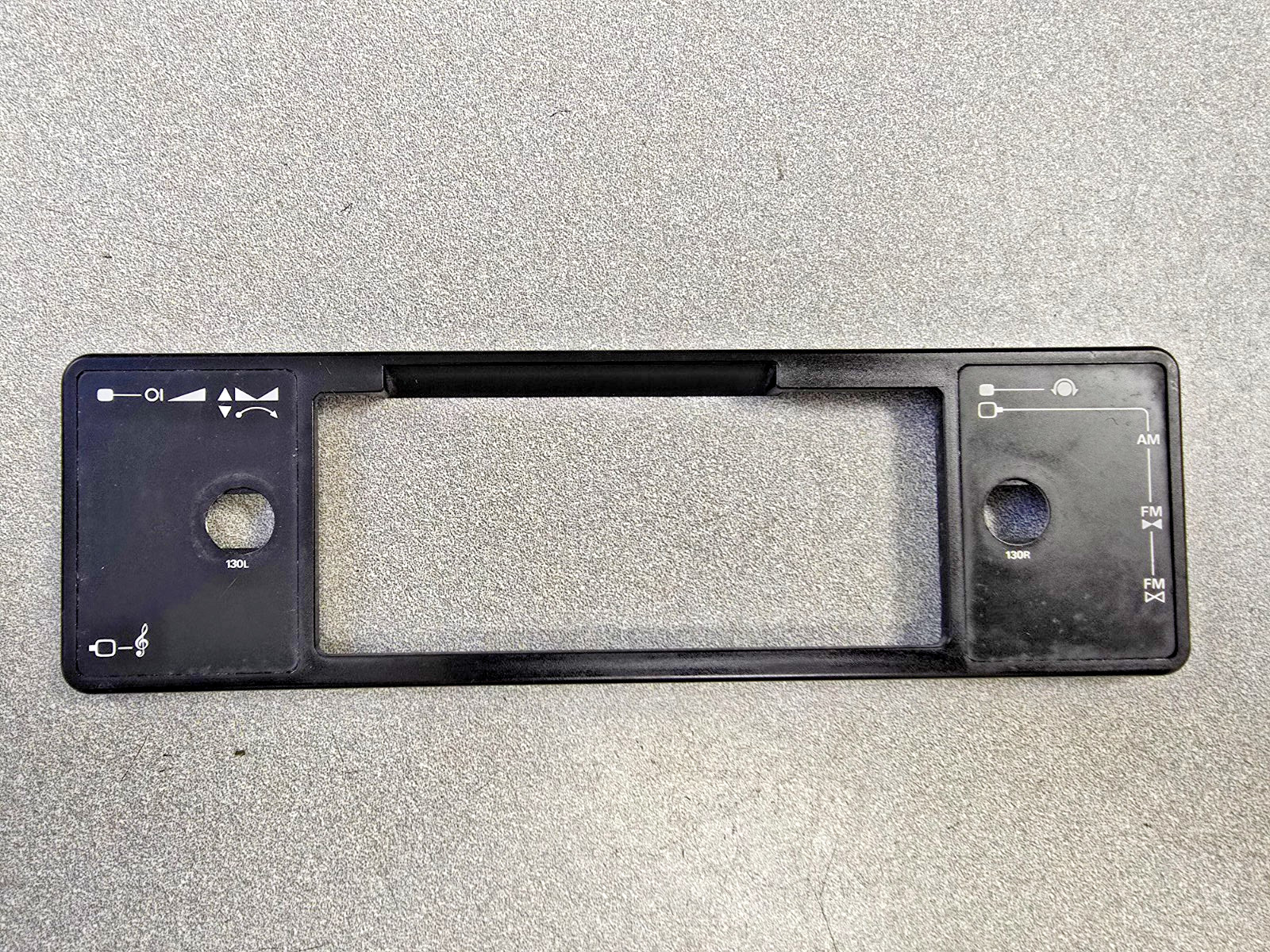NICE USED ORIGINAL BLAUPUNKT GENUINE PORSCHE 911SC CR2000 RADIO FACEPLATE NLA