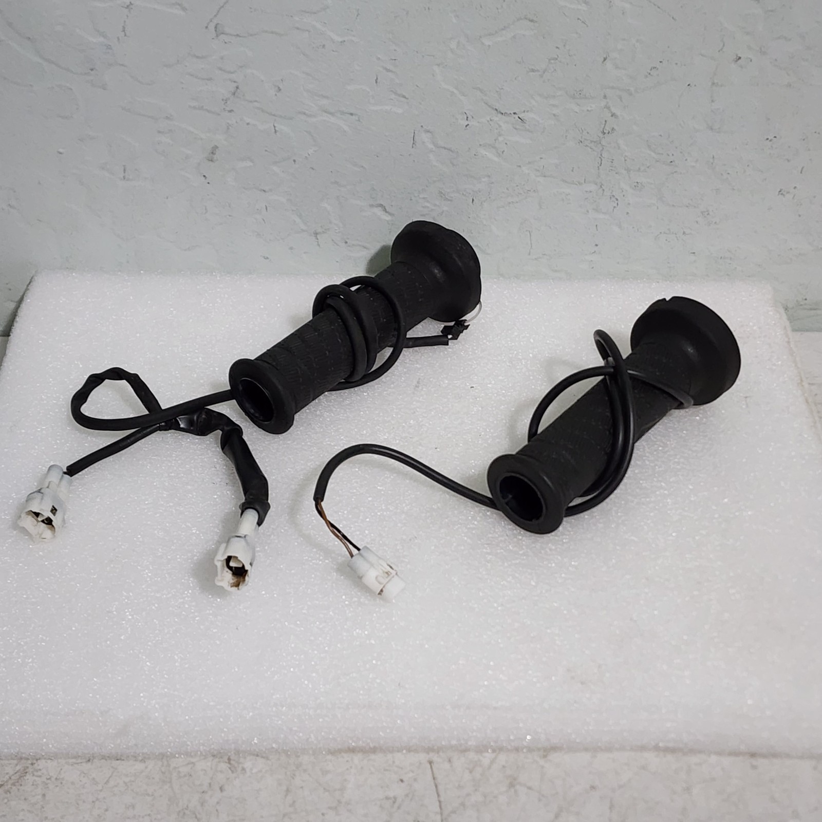 Grip Set 1290 Super Duke 1290 Super Advnture R & S models, 60712-NOT WORKING