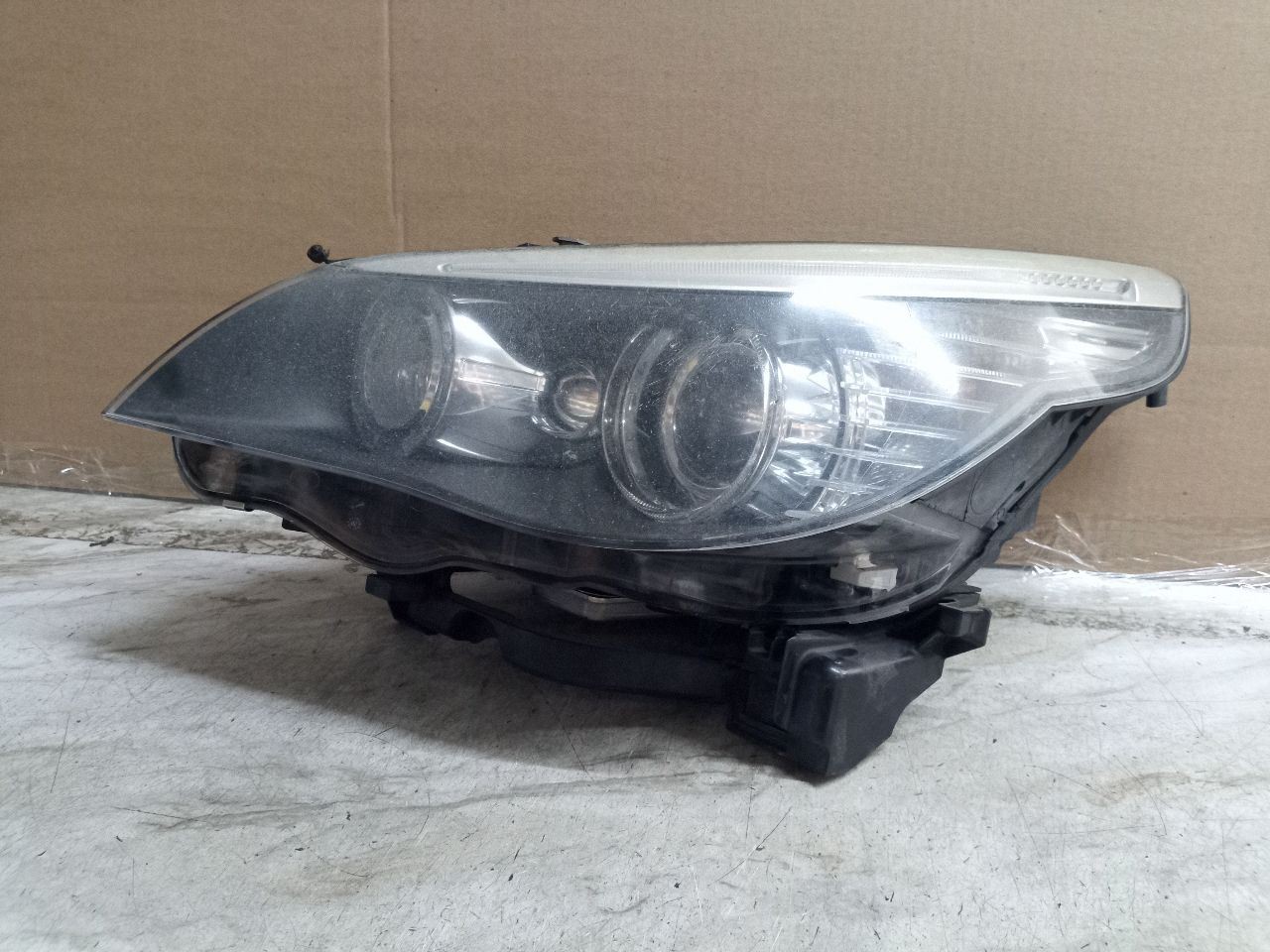 Driver Headlight Xenon HID With Adaptive Headlamps Fits 08-10 BMW 528i 264525