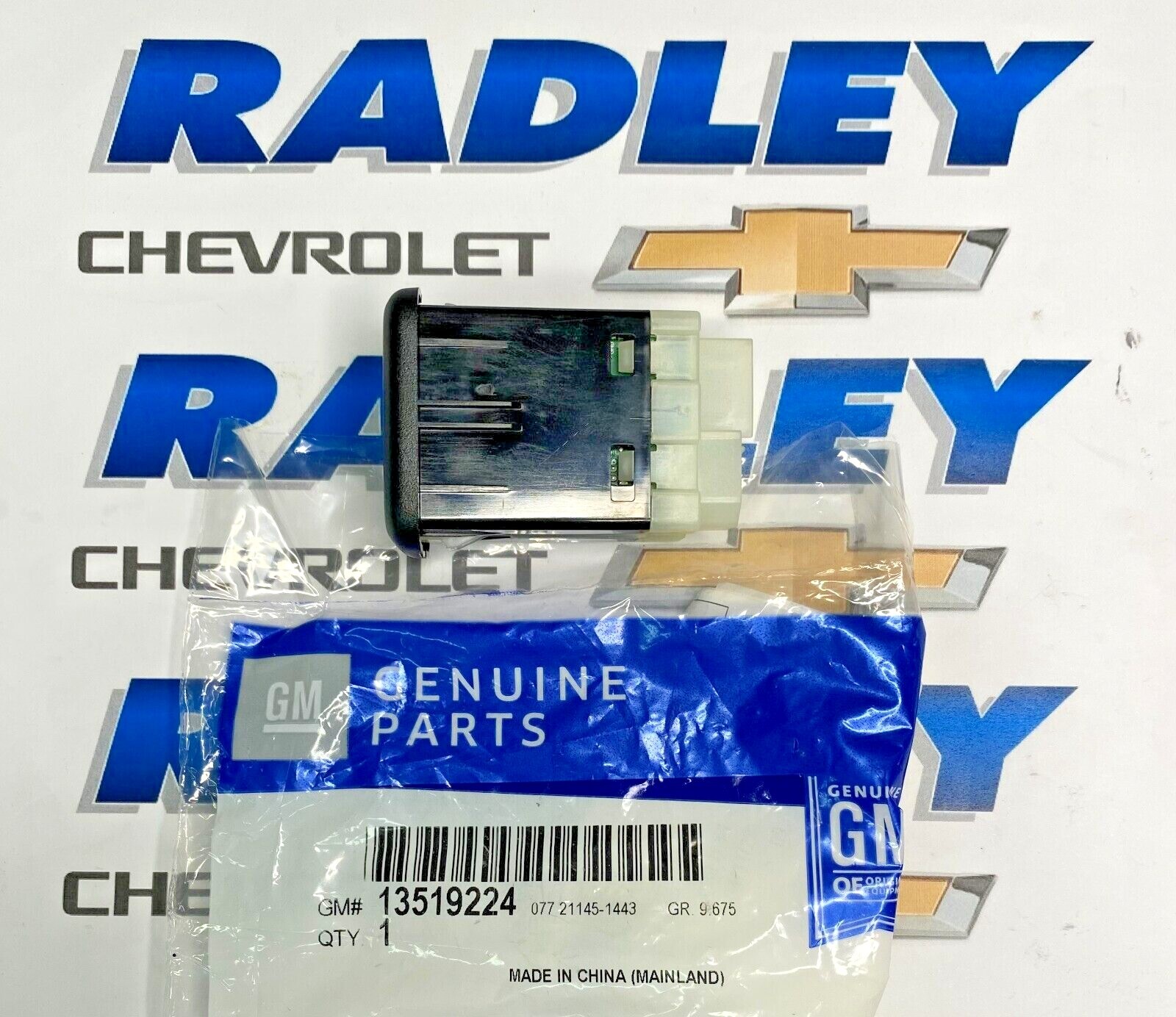 NEW GM OEM CENTER CONSOLE- USB PORT GMC- GENERAL MOTORS 13519224