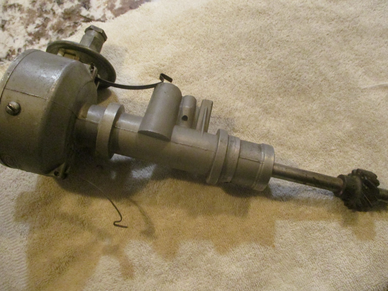 Original 1957 Thunderbird Tach Drive Distributor FEK-12127-B Date 972 Original 1957 Thunderbird Tach Drive Distributor FEK-12127-B Date 972