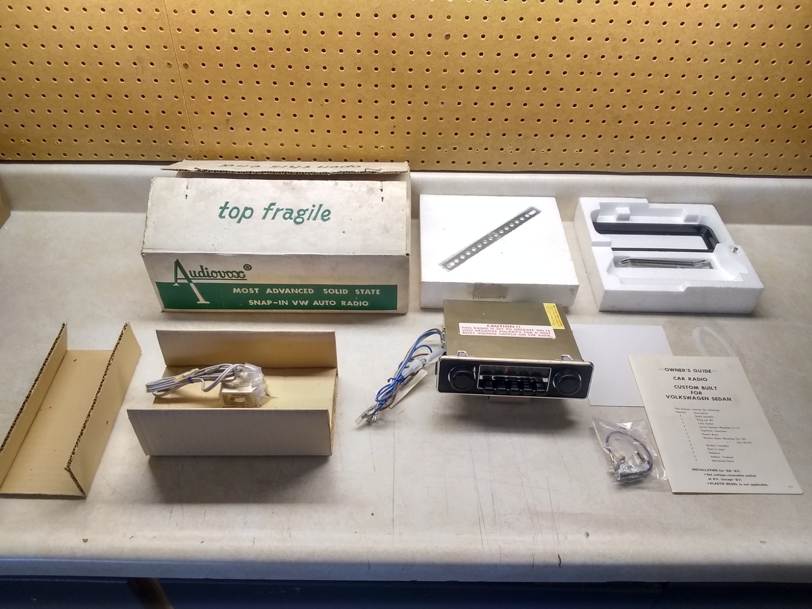 RARE VTG NOS Audiovox C-440 Solid State Snap-In VW Auto Radio, 6/12 Volts, 58-67 RARE VTG NOS Audiovox C-440 Solid State Snap-In VW Auto Radio, 6/12 Volts, 58-67