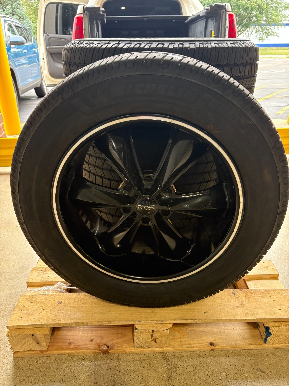 Great Condition Foose Rims & New Michelins for Caddy Escalade (GM/Chevy trucks) Great Condition Foose Rims & New Michelins for Caddy Escalade (GM/Chevy trucks)