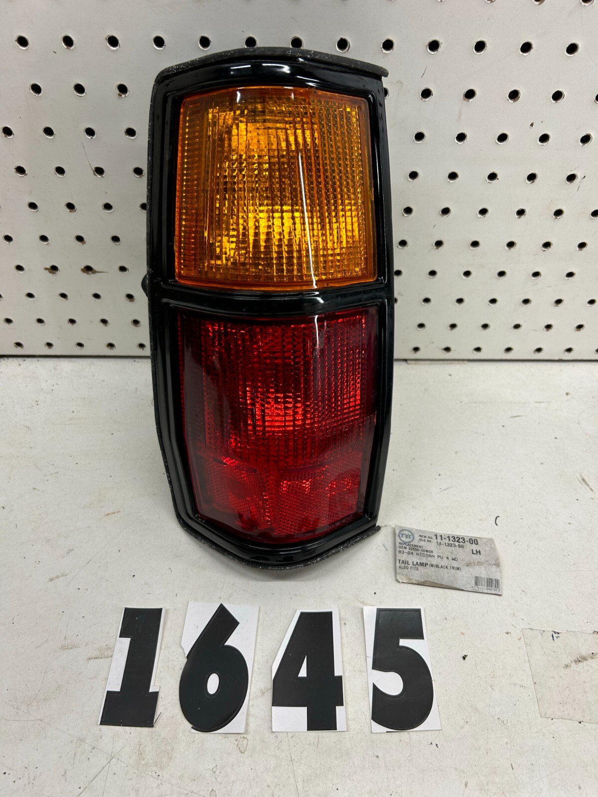 1983-1984 Nissan PU LH Taillight 11-1323-00