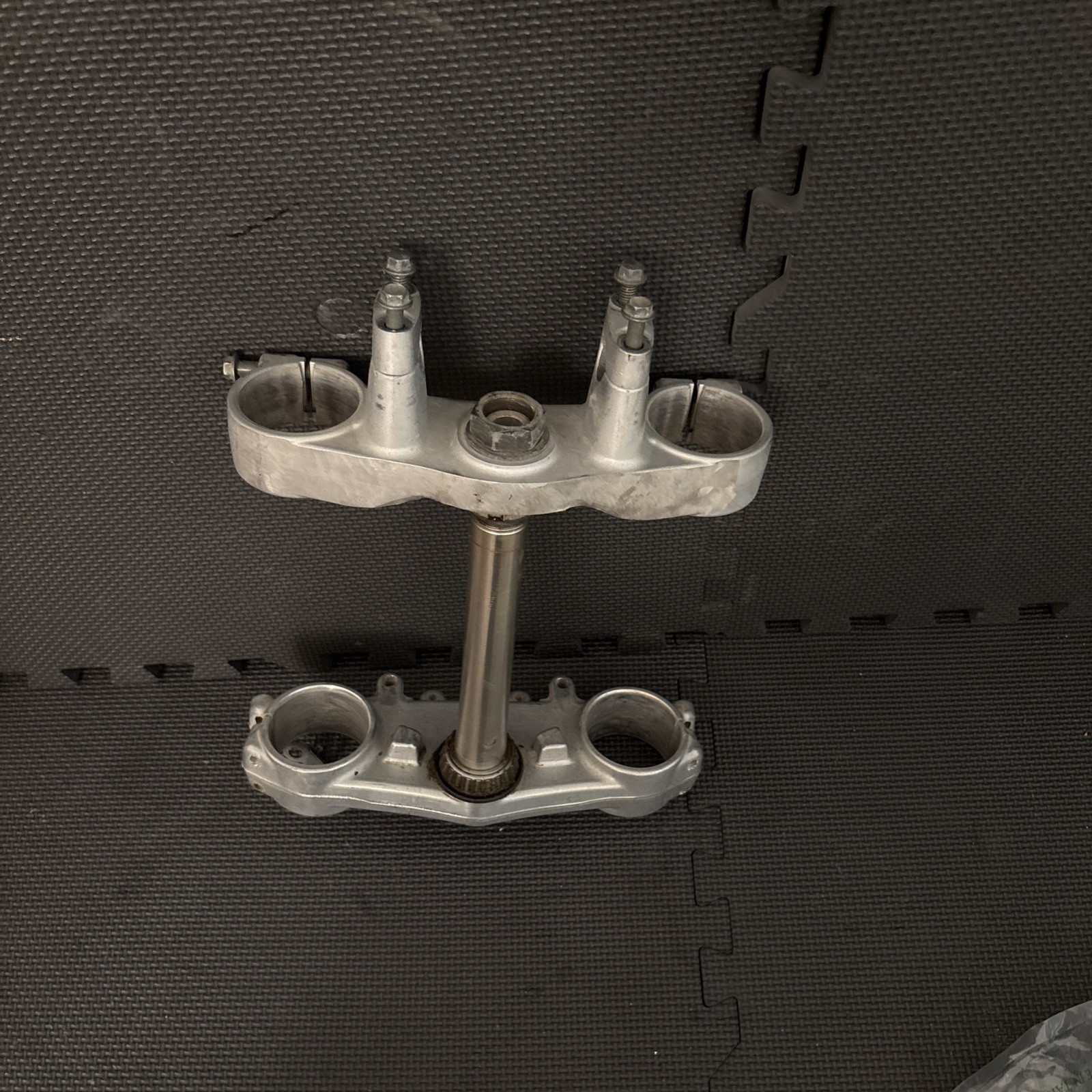 2001 99-01 Yamaha YZ250 YZ 250 OEM Triple Clamp Triple Tree 2001 99-01 Yamaha YZ250 YZ 250 OEM Triple Clamp Triple Tree