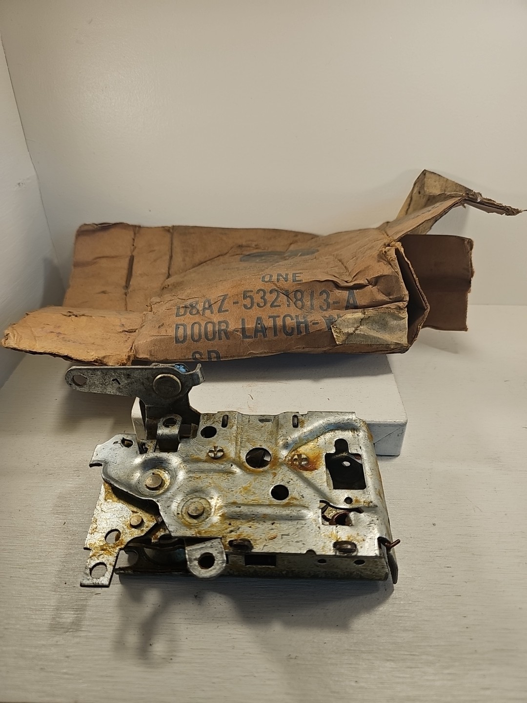 New OEM NOS 1973-79 Ford F-Series Trucks LH Door Latch Assembly D8AZ-5321813-A New OEM NOS 1973-79 Ford F-Series Trucks LH Door Latch Assembly D8AZ-5321813-A