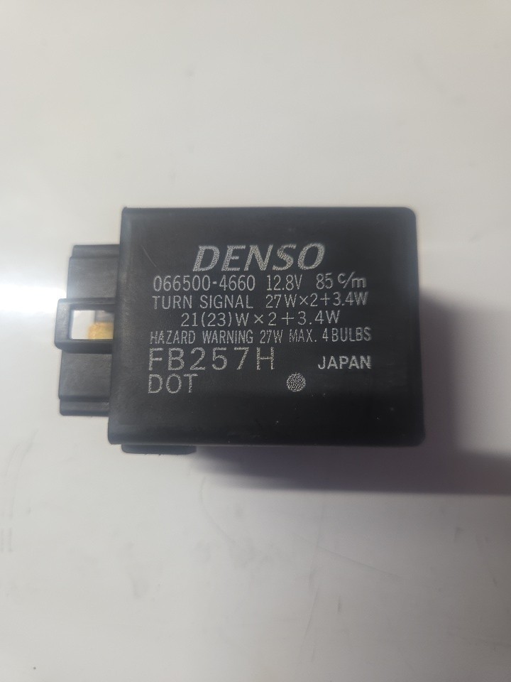1999-2009 Yamaha V Star 1100 XVS1100 OEM Flasher Relay Denso FB257H 066500-4660