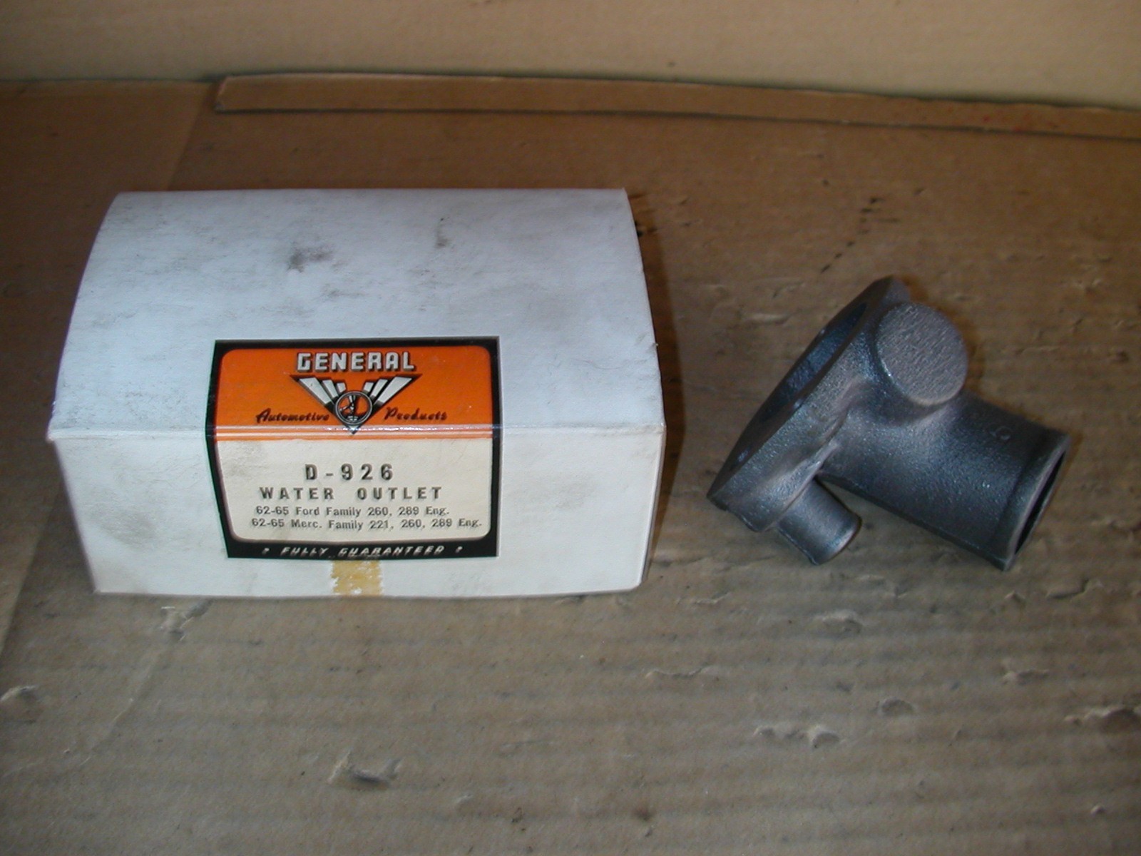 NOS WATER OUTLET/THERMOSTAT HOUSING - 1962-65 FORD 221/260/289 #D-926 CAST IRON