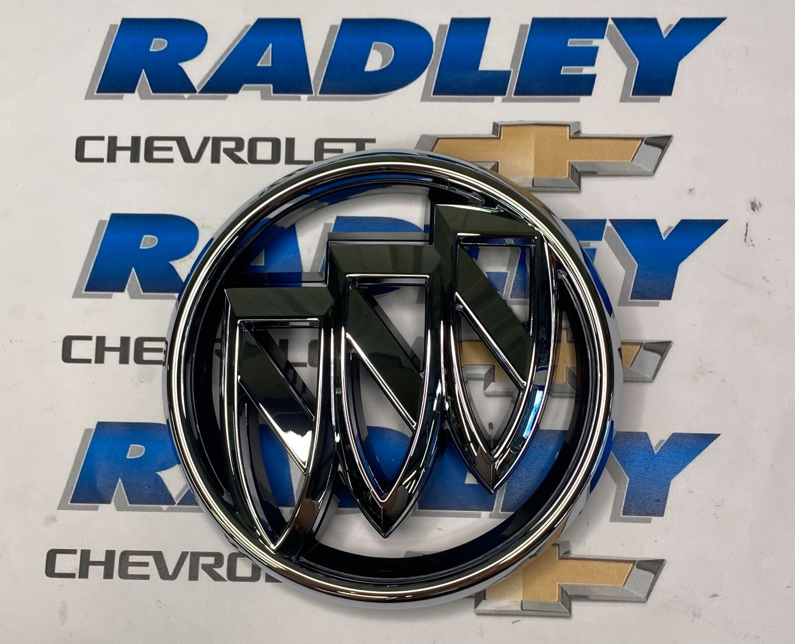 NEW GM OEM 13-16 BUICK ENCORE GRILL- EMBLEM BADGE NAMEPLATE GMC 95330834