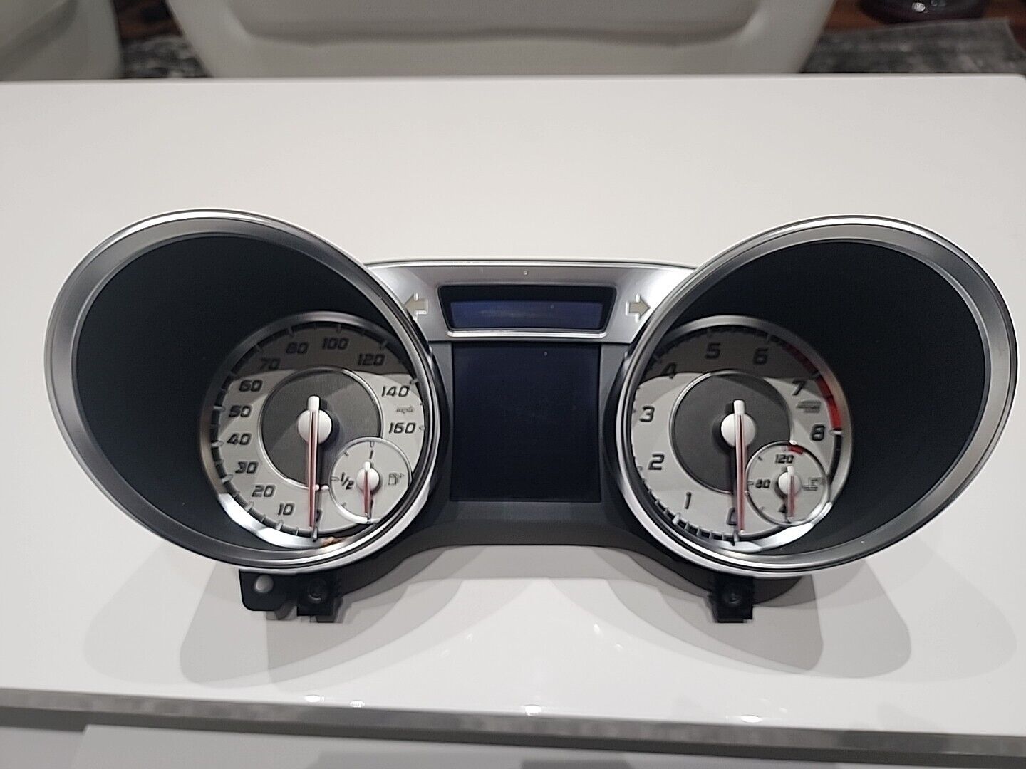 2013..2016 Mercedes Benz SL550 Speedometer