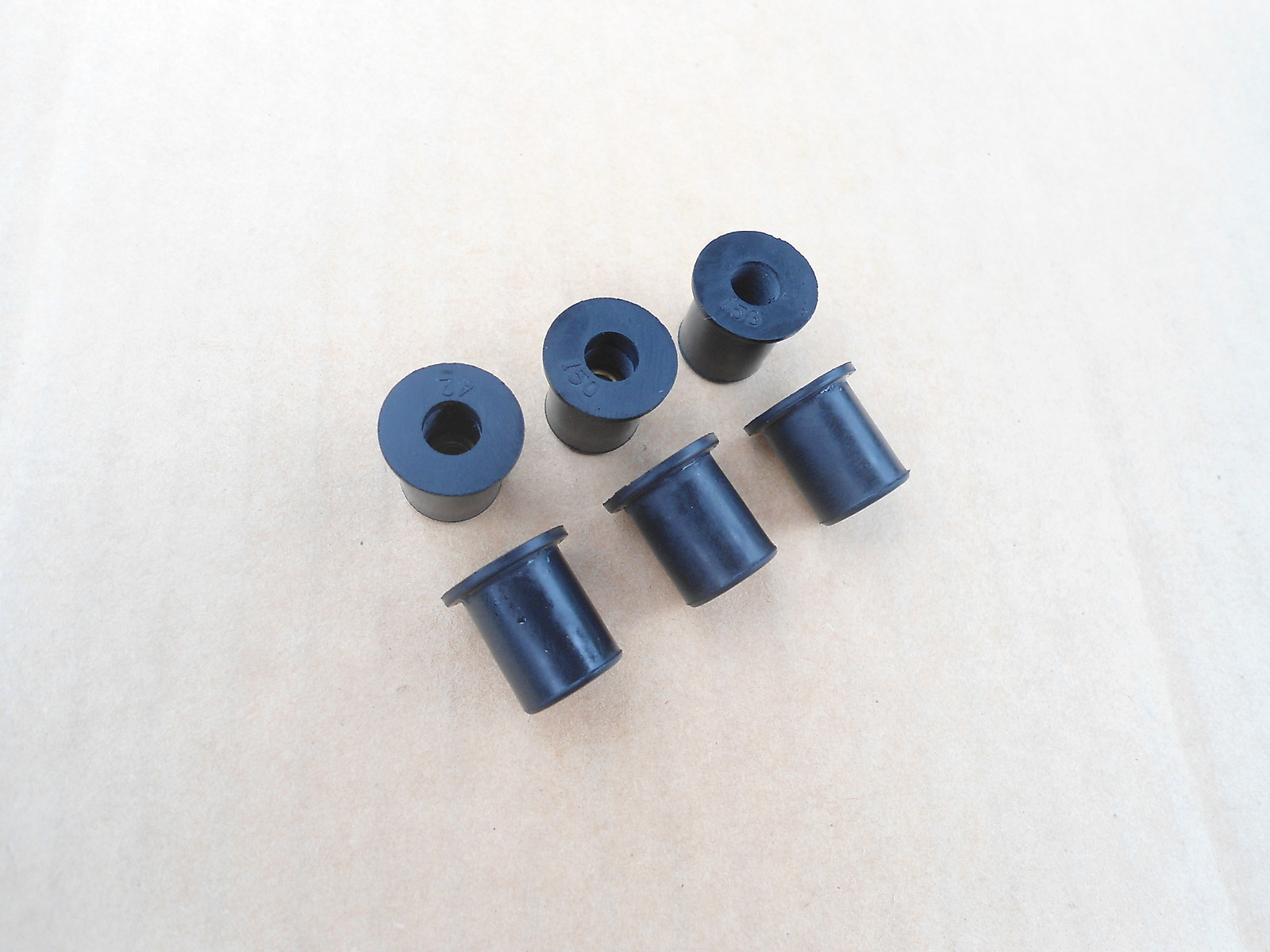 6 NOS RUBBER WELL NUTS (1/4\ 6 NOS RUBBER WELL NUTS (1/4\