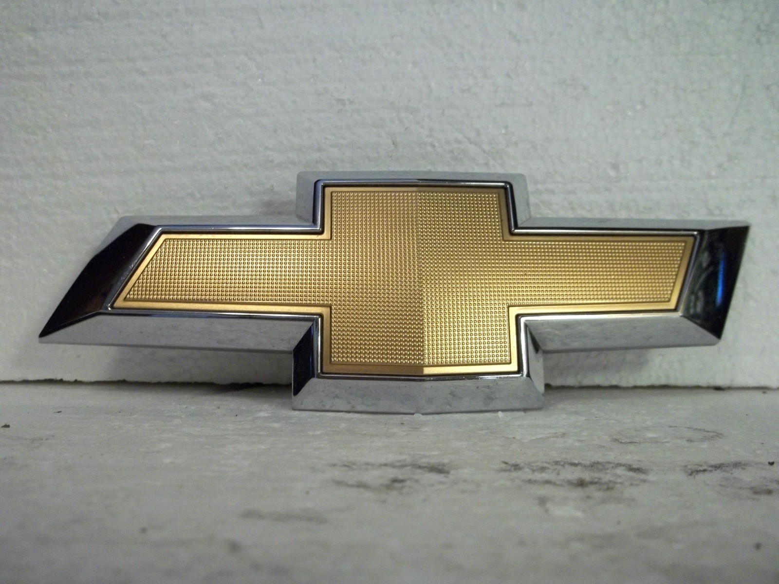 Genuine GM OEM 2018-2024 Chevy Equinox Front Gold Bowtie Grille Emblem 23136671