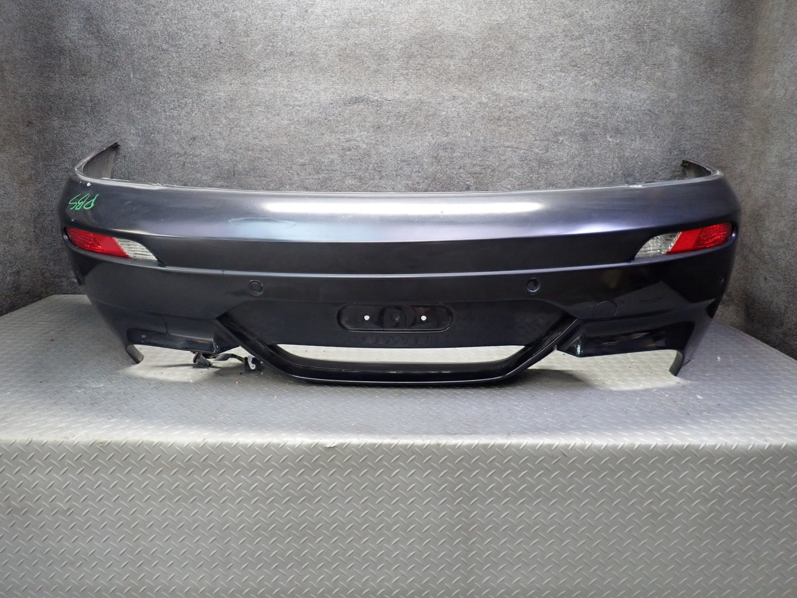 2006-2010 BMW E63 E64 M6 REAR BUMPER PANEL COVER W/ PDC SENSOR BLACK DEFECTED