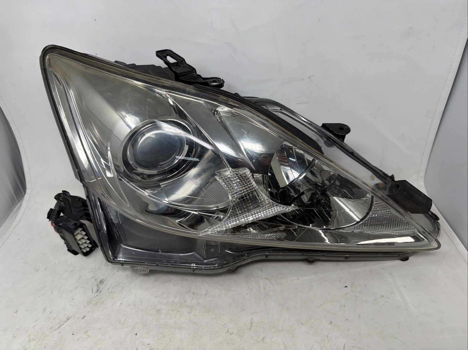 06-10 LEXUS IS250 IS350 RIGHT SIDE PASSENGER SIDE HEADLIGHT BARE JAPAN OEM 06-10 LEXUS IS250 IS350 RIGHT SIDE PASSENGER SIDE HEADLIGHT BARE JAPAN OEM