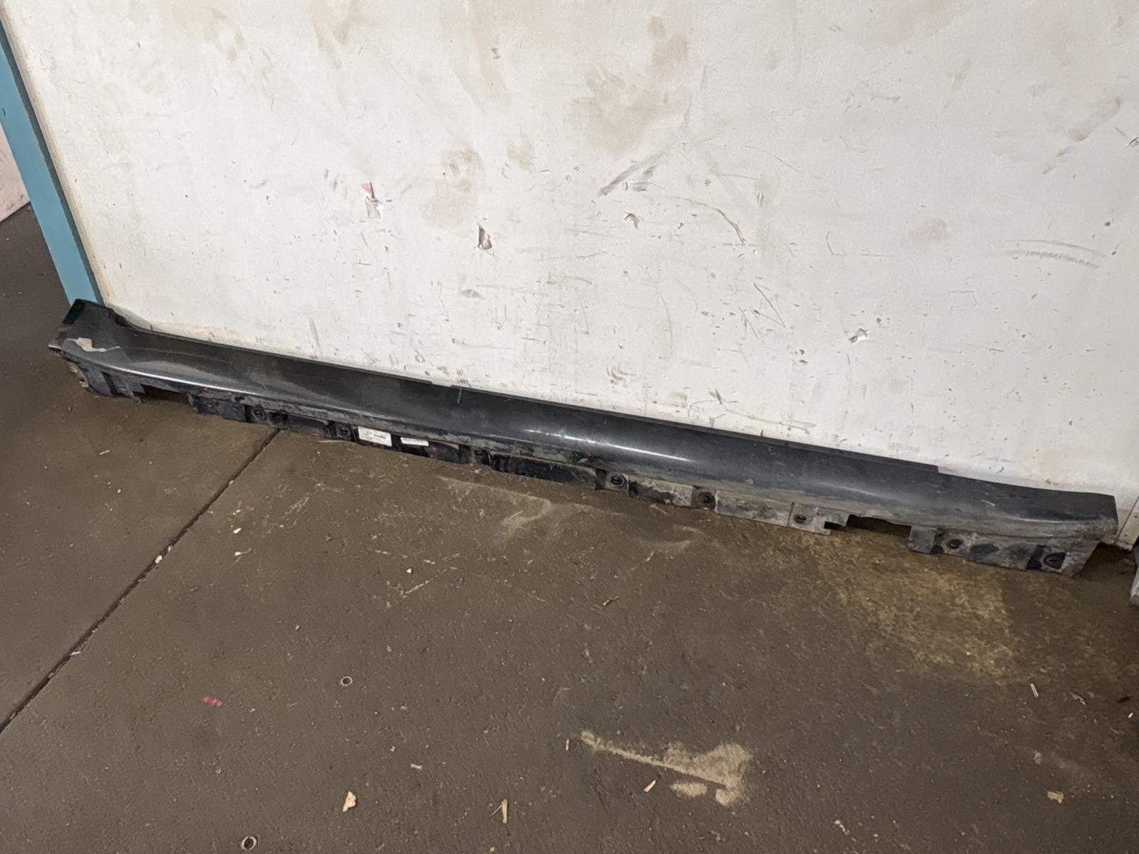 2010-2015 BMW 750LI xDrive Right Side Rocker Panel Molding OEM