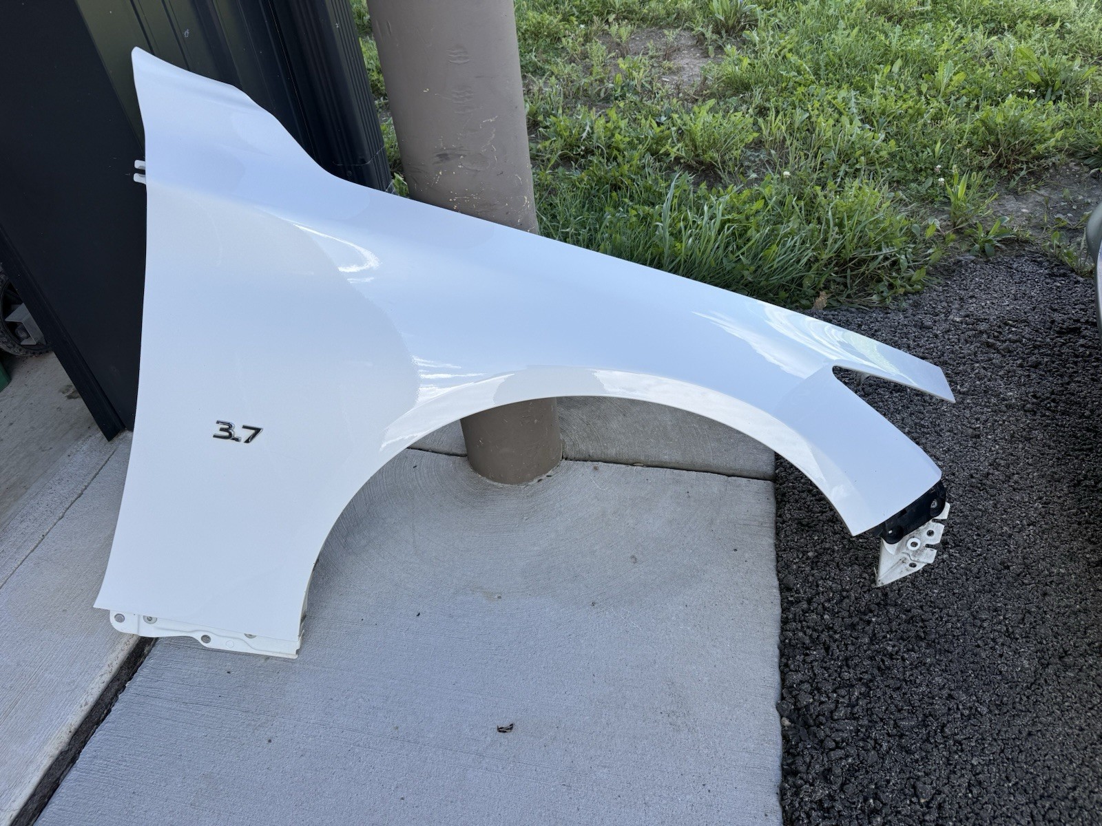 2014-2023 INFINITI Q50 FRONT RIGHT PASSENGER SIDE FENDER 3.7/ White - QAA OEM