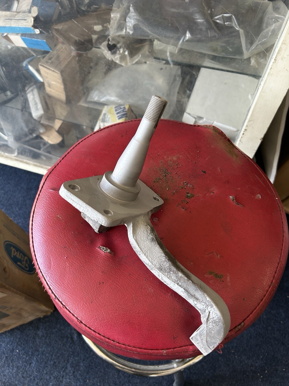 1955-56 Ford Tbird/Fairlane/Passenger Car Spindle LH/RH Good Used AD-3105-C 1955-56 Ford Tbird/Fairlane/Passenger Car Spindle LH/RH Good Used AD-3105-C