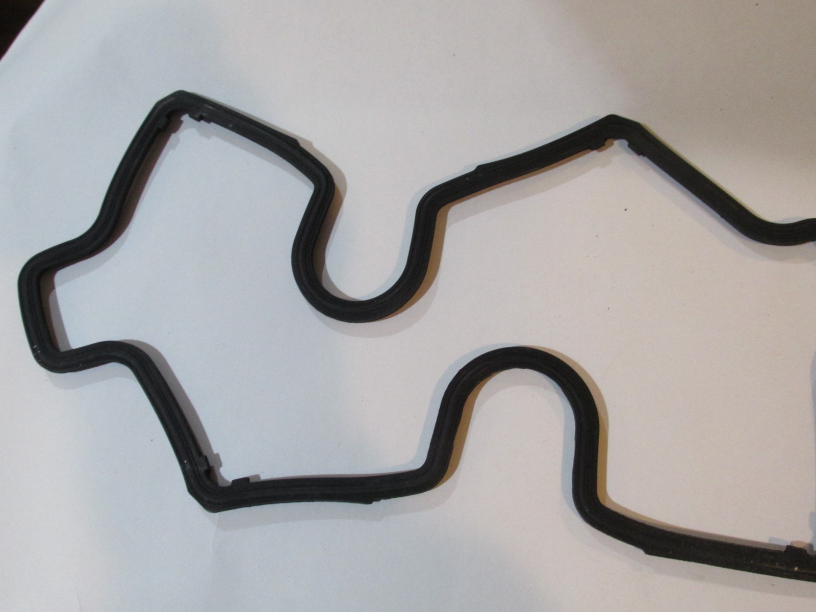 NOS Honda OEM Cylinder Head Cover Gasket 1984-1985 VF500C VF500F 12391-KE7-010
