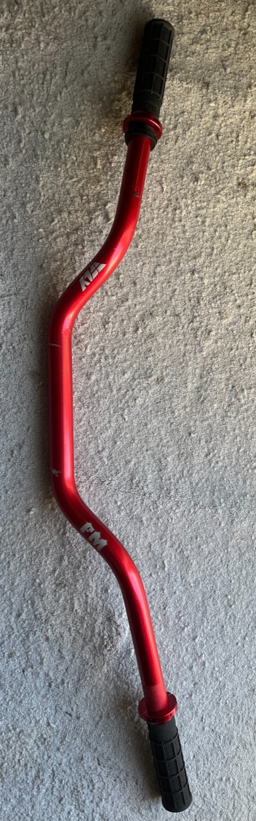 Forbidden Moto Stle HBar Hi-Rise Red & ODI Lock-On Hart Luck Waffle Black Red