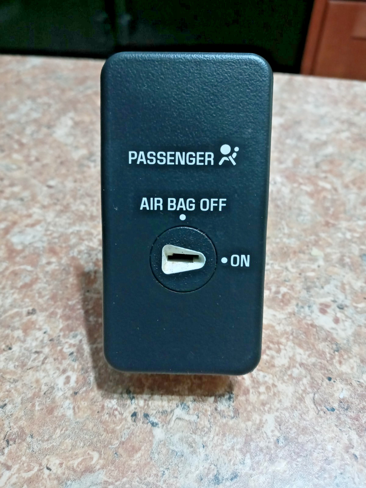 1 BROKEN TAB  1998-2004 Chevy S-10 S10 GMC Sonoma Passenger A Bag Off Switch OEM