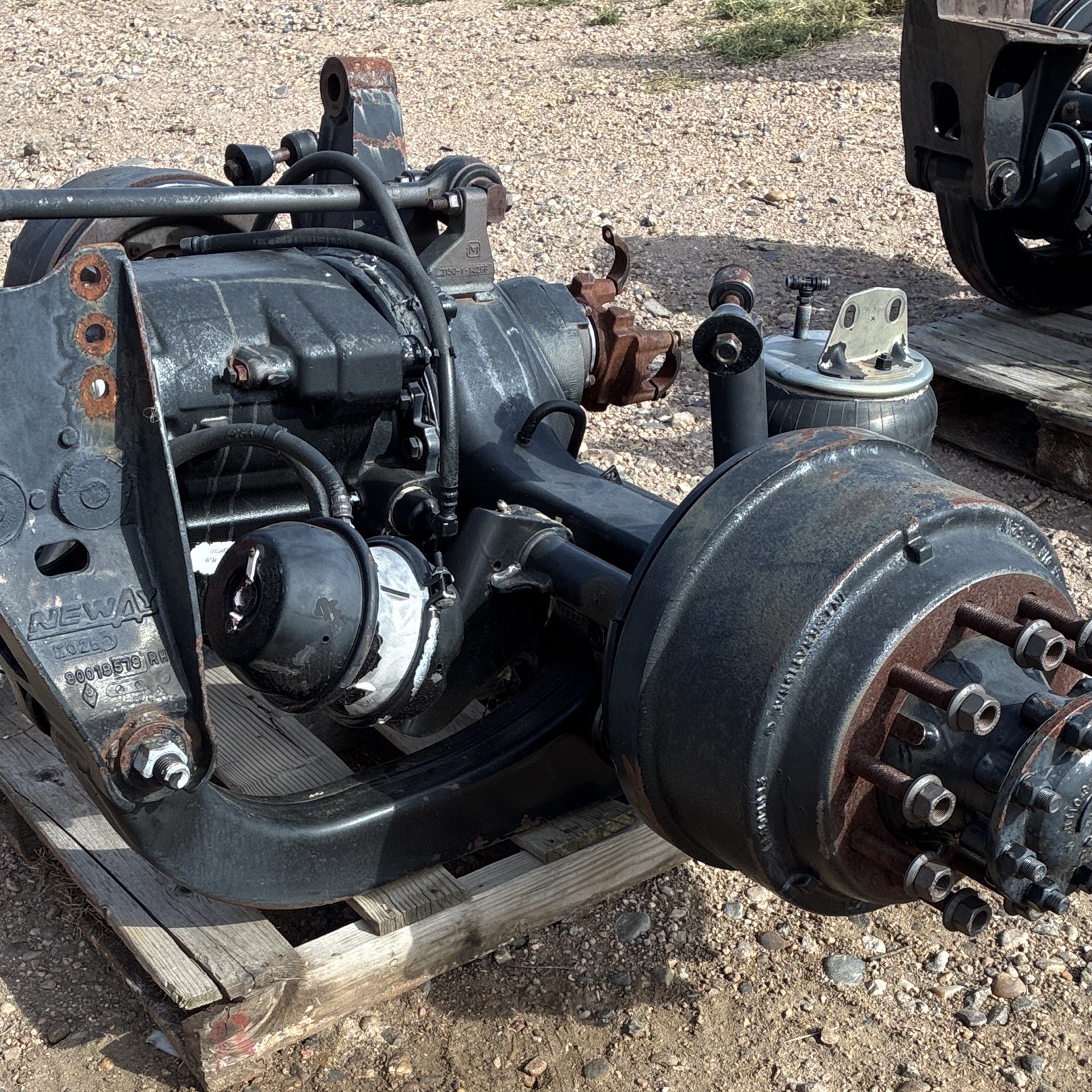 Meritor Intermediate Axle. With Power Divider. Neway Suspension Meritor Intermediate Axle. With Power Divider. Neway Suspension