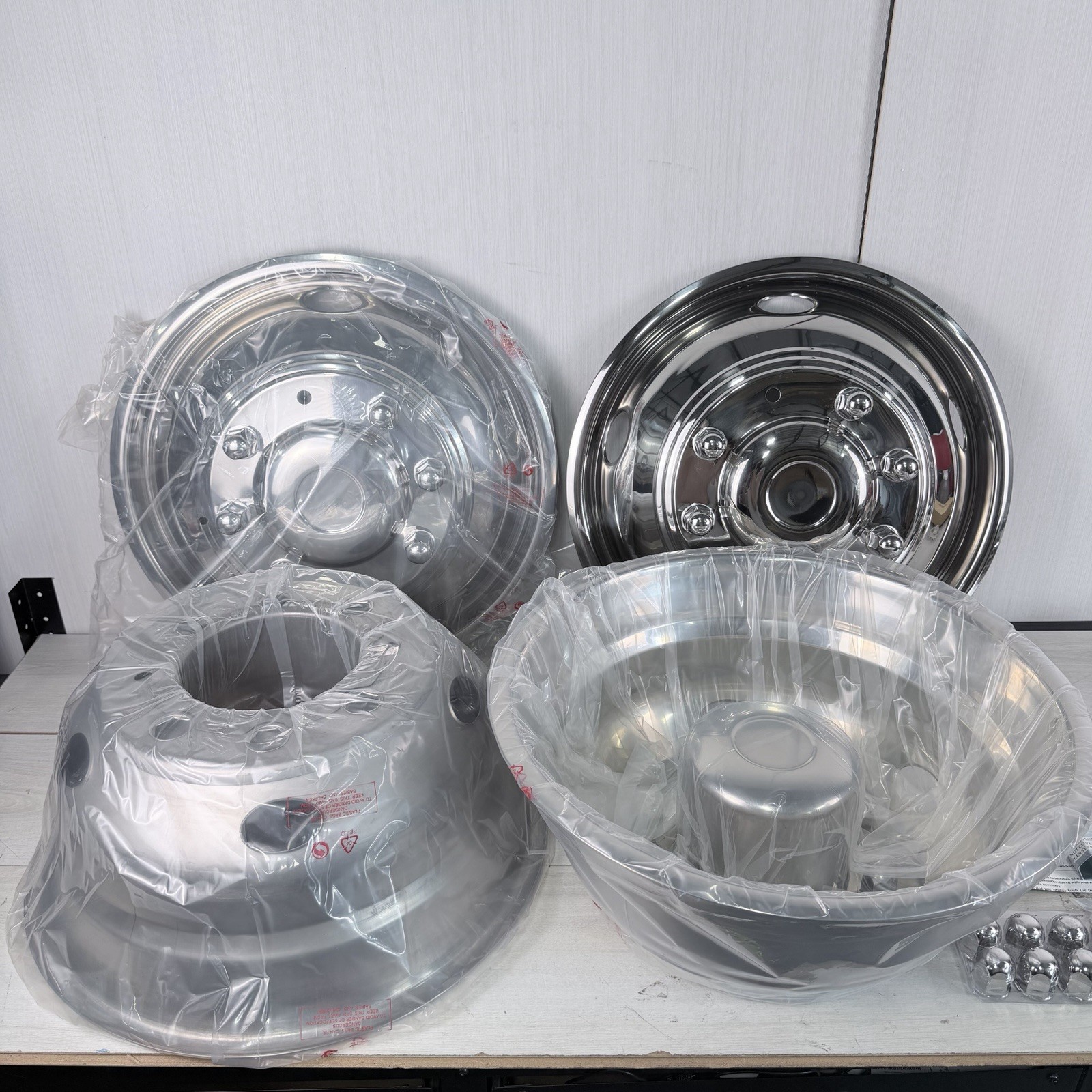 4 Set 19.5'' Stainless Steel Dual Wheel Simulator for 1999-2002 Ford Super Duty 4 Set 19.5'' Stainless Steel Dual Wheel Simulator for 1999-2002 Ford Super Duty