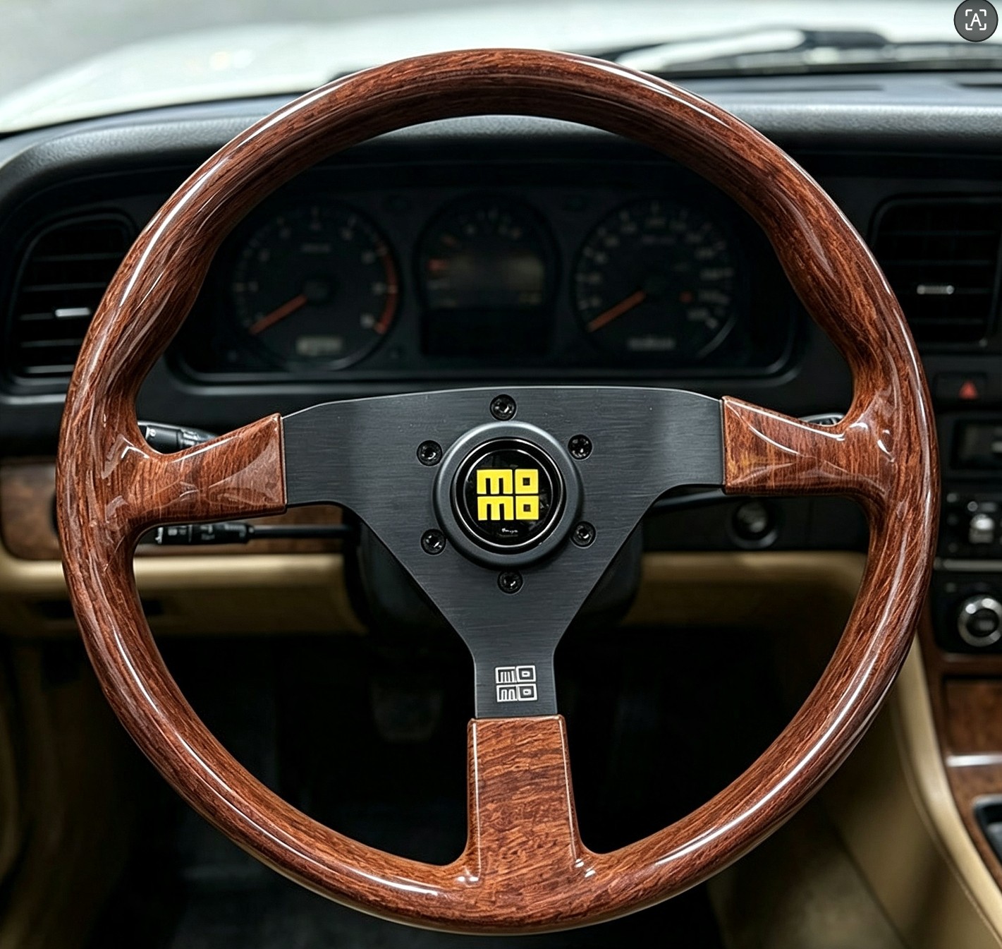 MOMO Heritage Indy Black Woodgrain Mahogany Wood Steering Wheel 350mm MOMO Heritage Indy Black Woodgrain Mahogany Wood Steering Wheel 350mm