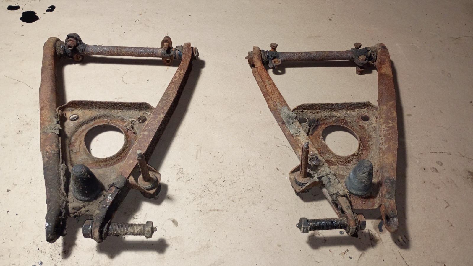 1941-1948 Oldsmobile lower control arms, complete restorable