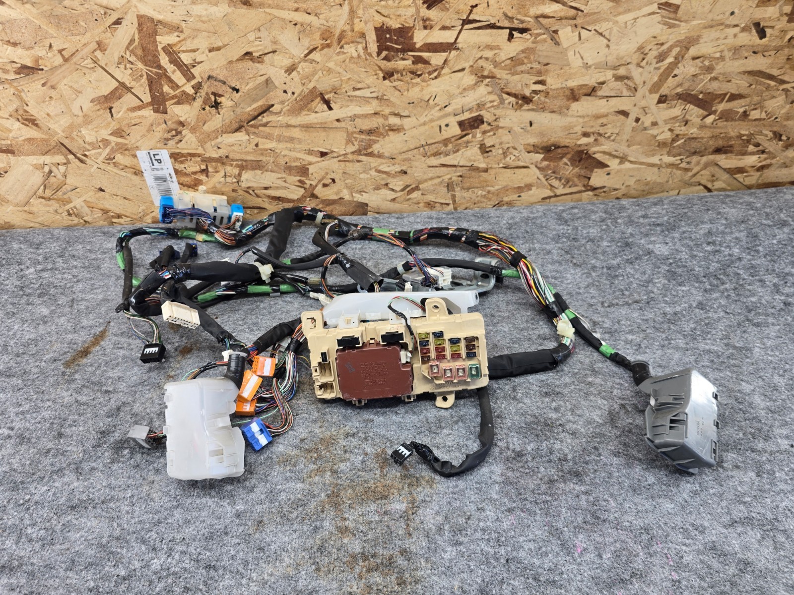 TOYOTA CELICA 94-99 FLOOR HARNESS WIRE FUSE BOX RELAY ASSEMBLY OEM