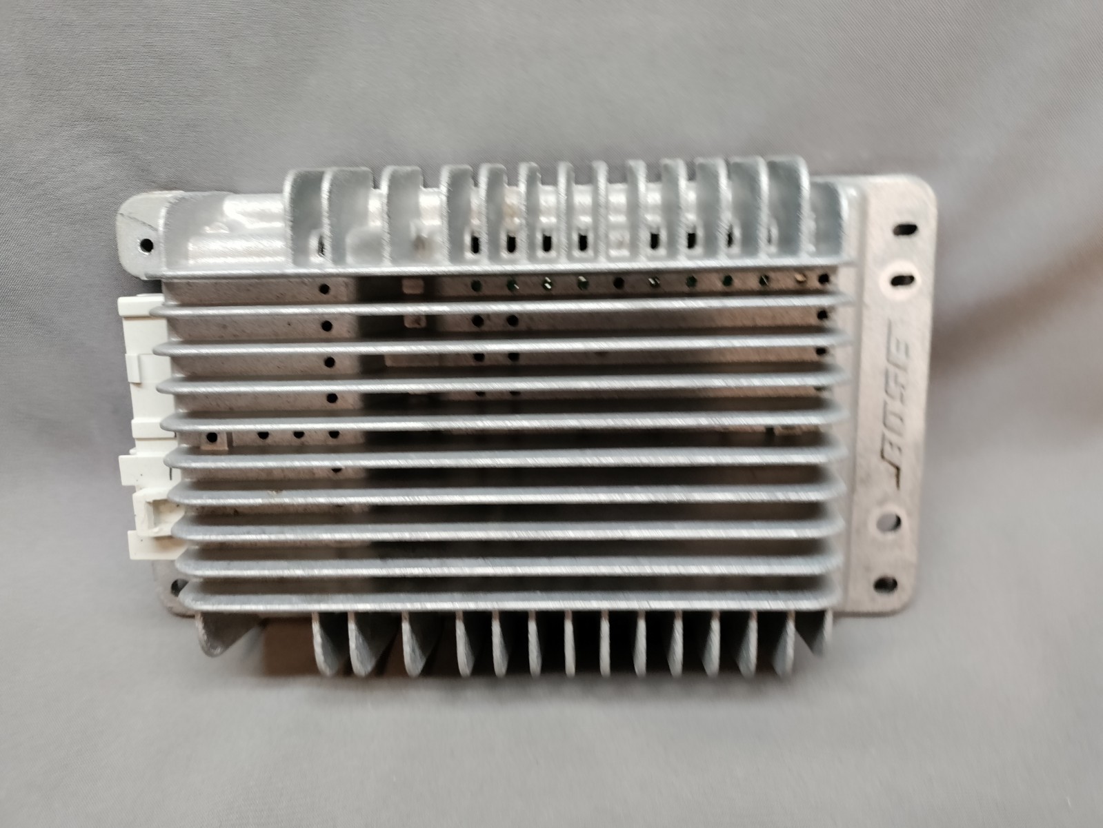 2003-2006 CHEVY/GMC Tahoe Suburban Yukon BOSE Amplifier 15054673