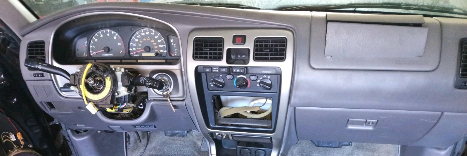 1999 - 2002 Toyota 4Runner Dash Assembly Panel With Bezels, Cluster, Vents