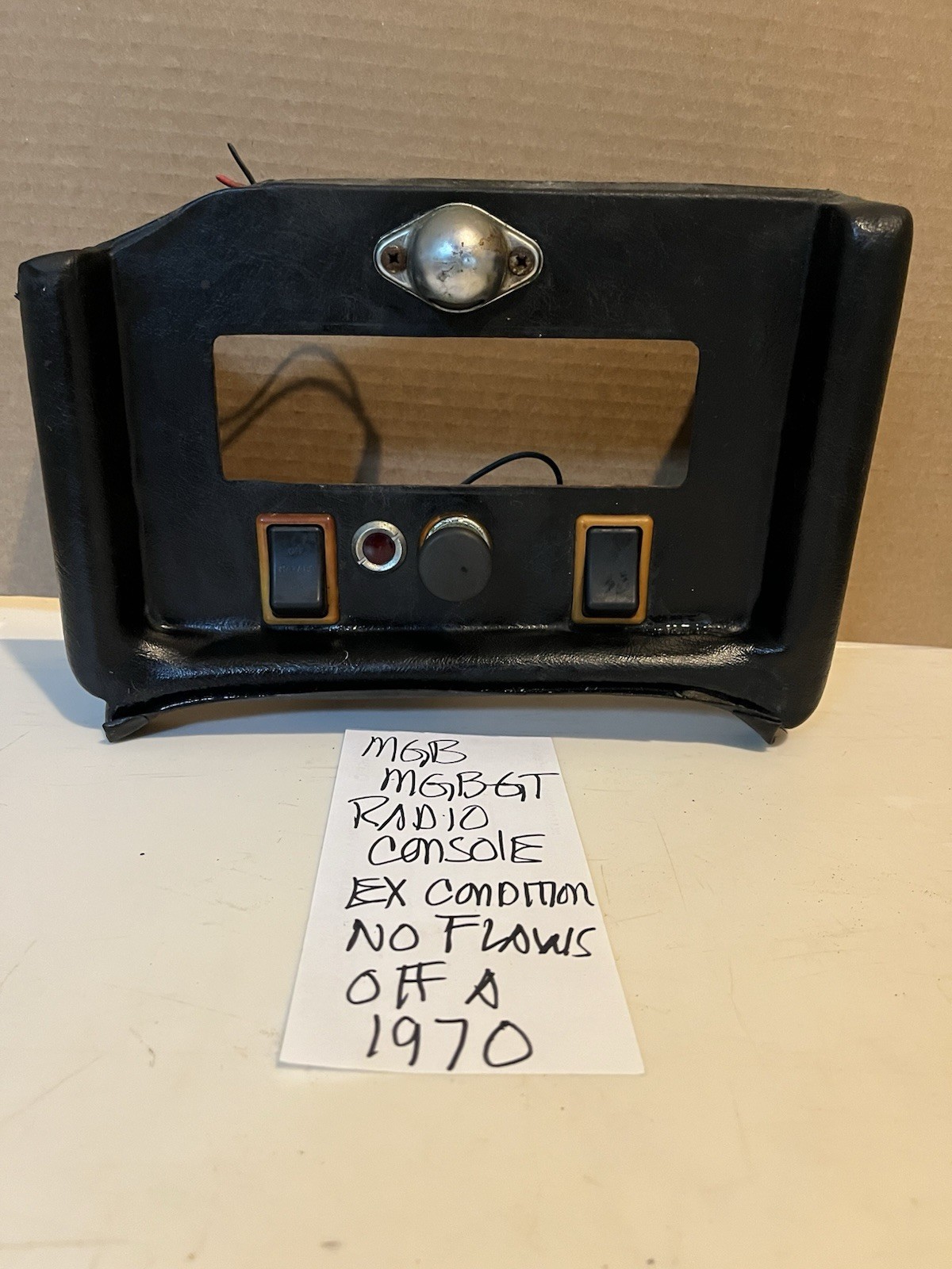 MGB MGB-GT ORIGINAL RADIO CONSOLE & HARDWARE OFF A 1970 EX+++ NO FLAWS MGB MGB-GT ORIGINAL RADIO CONSOLE & HARDWARE OFF A 1970 EX+++ NO FLAWS