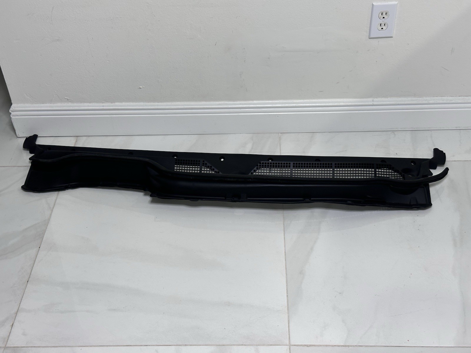 97-01 Honda CR-V Top Cowl Screen Windshield Wiper Cover Panel Garnish Vent OEM 97-01 Honda CR-V Top Cowl Screen Windshield Wiper Cover Panel Garnish Vent OEM