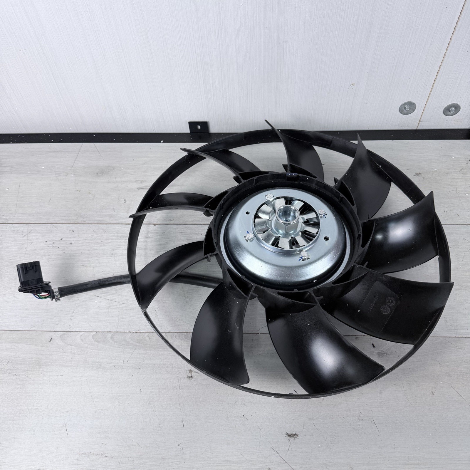 Radiator Cooling Fan Clutch LR012644 For 2010-2020 Land Rover Range Rover