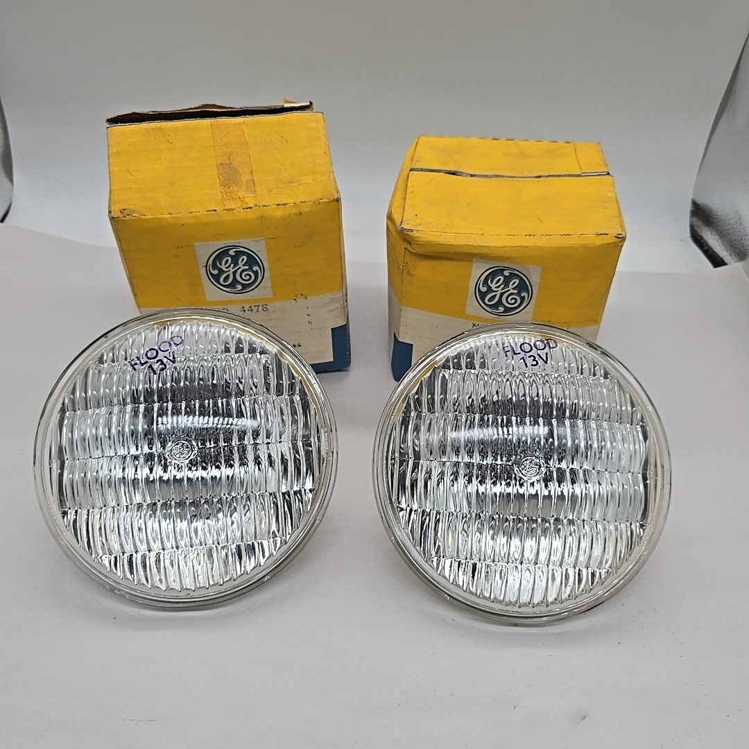 VINTAGE GE 4478 Incandescent PAR46 CIM Sealed Beam Flood Lamp- All Glass Lot 2 VINTAGE GE 4478 Incandescent PAR46 CIM Sealed Beam Flood Lamp- All Glass Lot 2