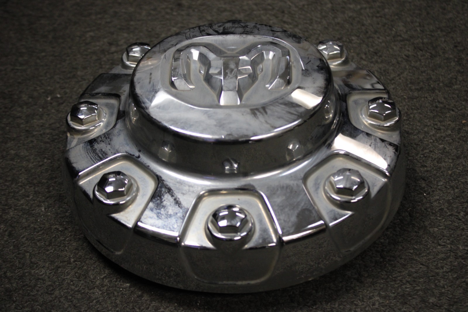 2019-26 DODGE RAM 3500 DRW REAR CHROME OEM CENTER CAP  PN 6MP53TRMAB 560-2702