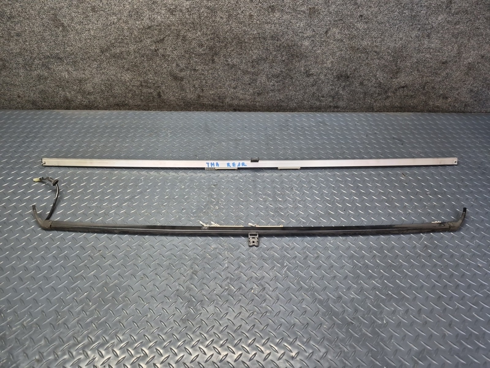 93-98 TOYOTA HIACE KZH106W REAR TAILGATE UPPER & LOWER AUTO CURTAIN RAIL SET OEM