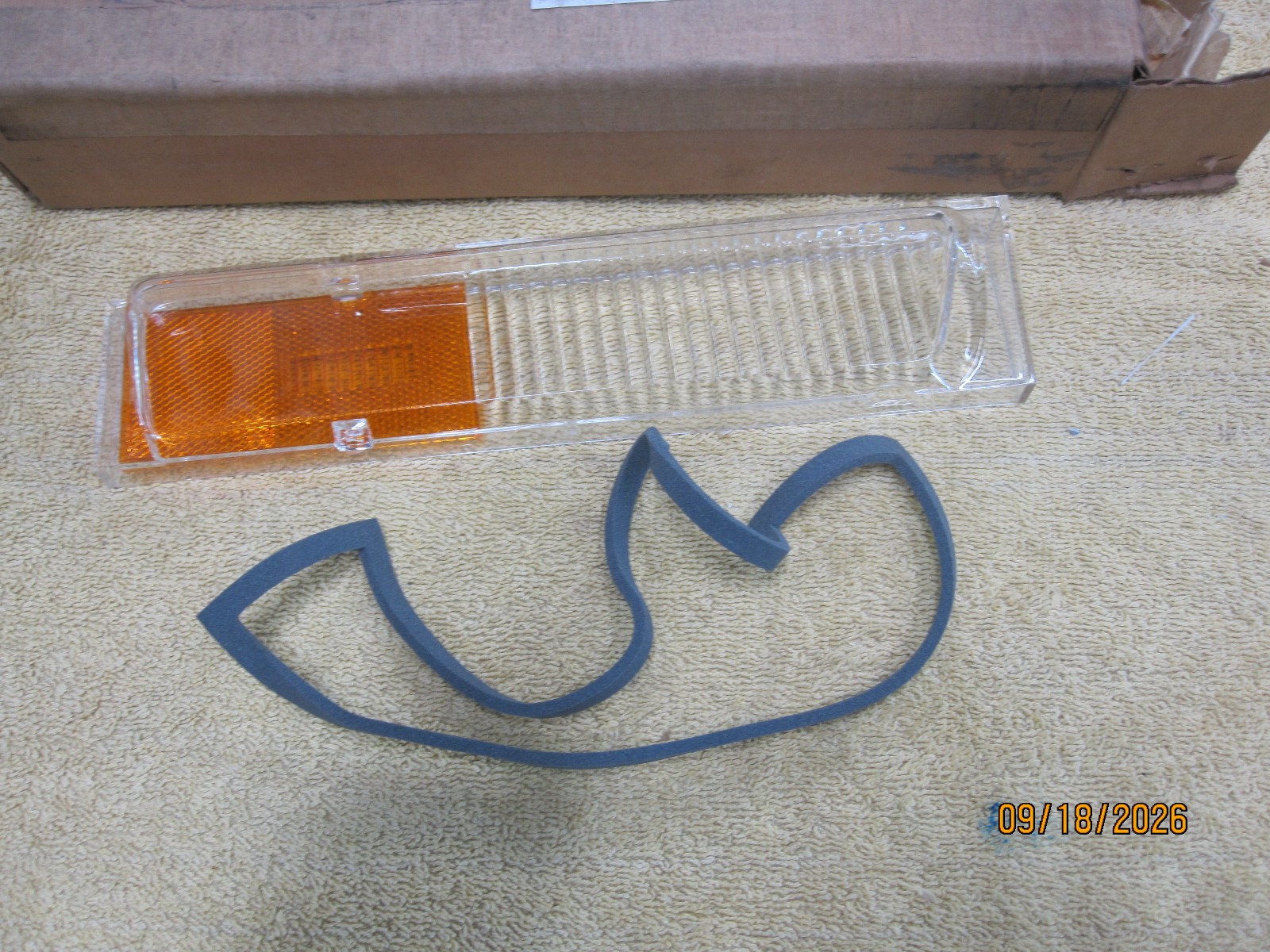 NOS 1973 1974 Chrysler Newport Front Cornering Turn Signal Lens LH Mopar 3579163 NOS 1973 1974 Chrysler Newport Front Cornering Turn Signal Lens LH Mopar 3579163