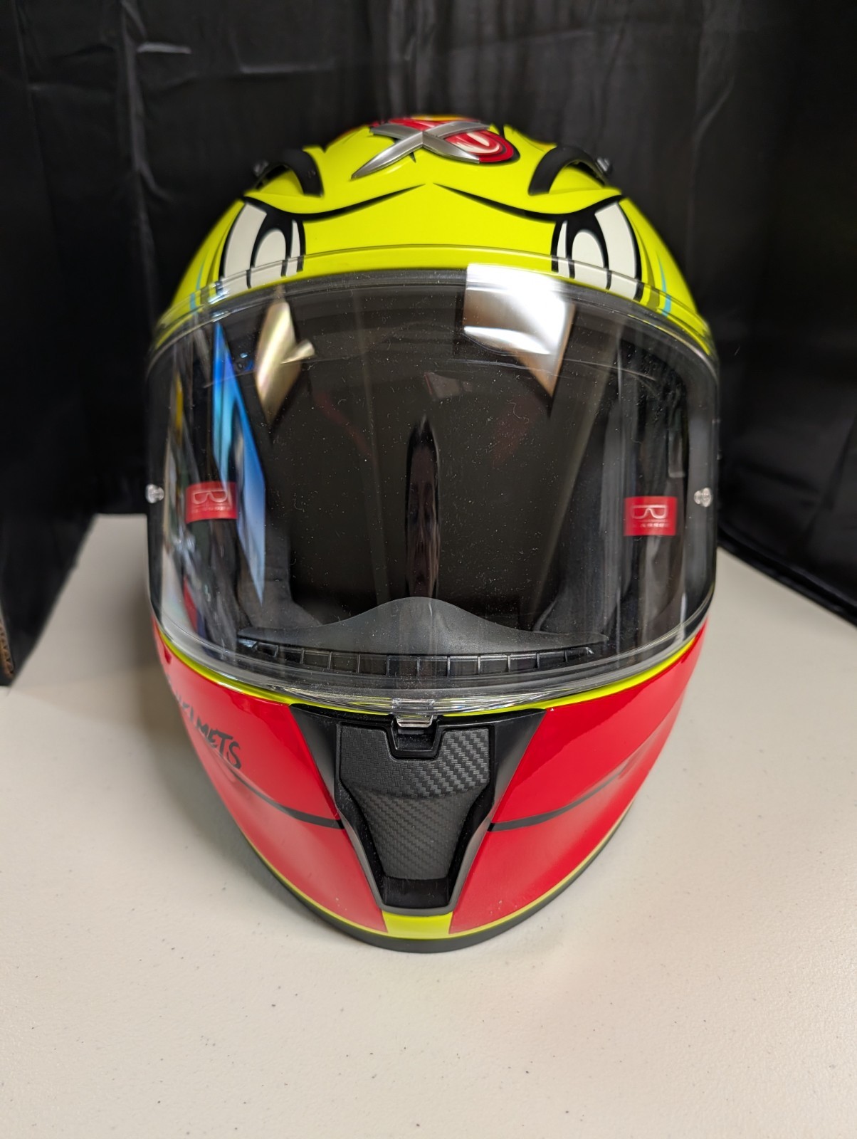 AXOR MOTORCYLE HELMET RACING DUCK YELLOW COLOR EXCELLENT CONDITION