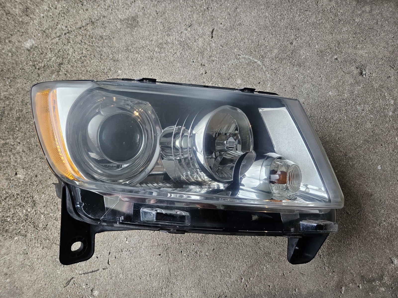 🔥11-13 Jeep Grand Cherokee Right Passenger Headlight AFS H.I.D Xenon M149686 🔥11-13 Jeep Grand Cherokee Right Passenger Headlight AFS H.I.D Xenon M149686