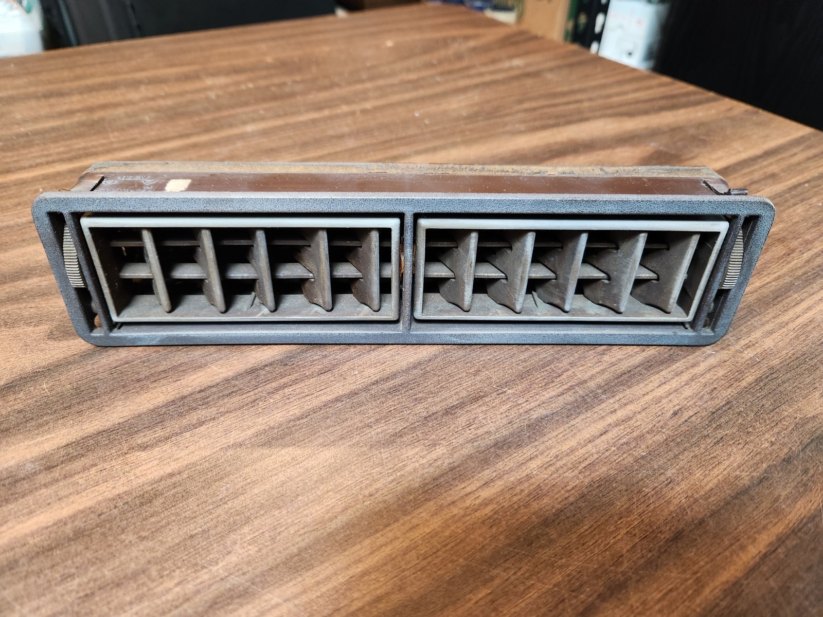 Porsche 924 / 944 Center Dash AC Air Vent Outlet / Grill Brown Genuine Porsche 924 / 944 Center Dash AC Air Vent Outlet / Grill Brown Genuine